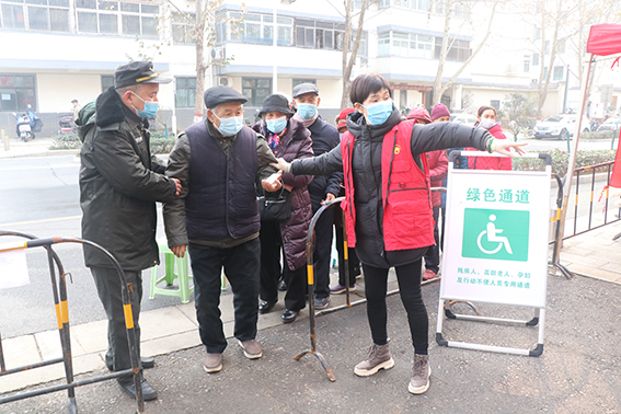 1月8日，河南泰豫恒律师事务所律师支援社区核酸检测工作.jpg